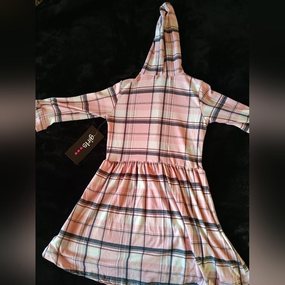 New Girls ❤️❤️❤️ plaid pink, black, and cream hooded long sleeve dress. Size 2T. - Picture 2 of 2